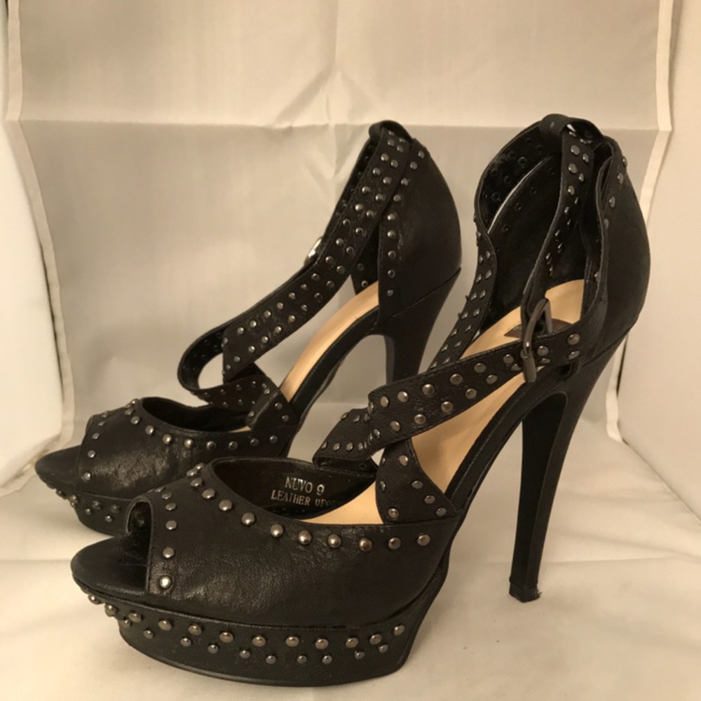 N.Y.L.A. Platform Pumps